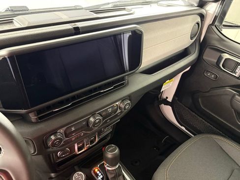 New 2026 Jeep Gladiator Sport AWD/4WD image 28