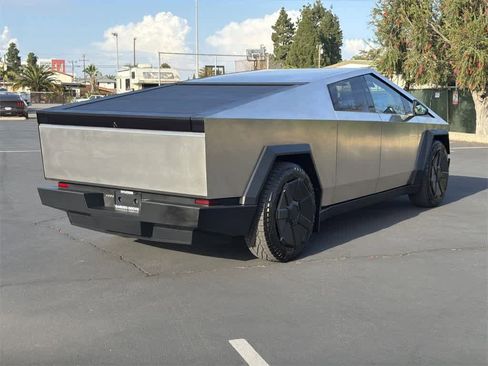 Used 2024 Tesla Cybertruck AWD Crew Cab image 6