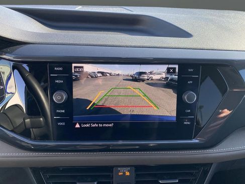 Certified 2022 Volkswagen Taos SEL image 10