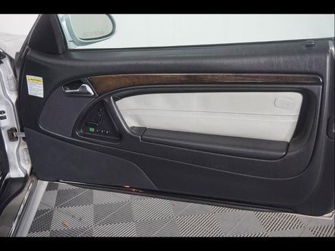 Used 2002 Mercedes-Benz SL 500 image 8