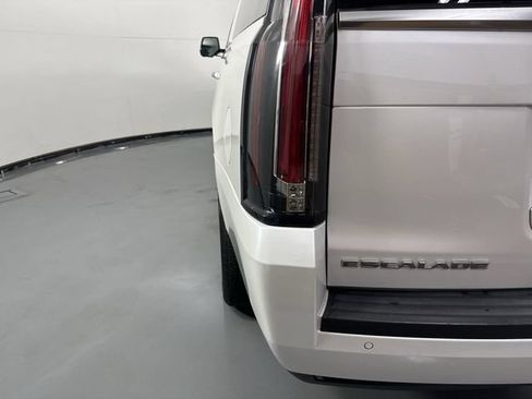 Used 2019 Cadillac Escalade ESV Luxury AWD/4WD image 31