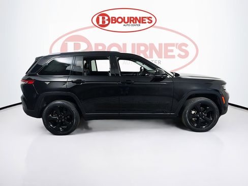 Used 2024 Jeep Grand Cherokee Limited w/ Black Appearance Package AWD/4WD image 12