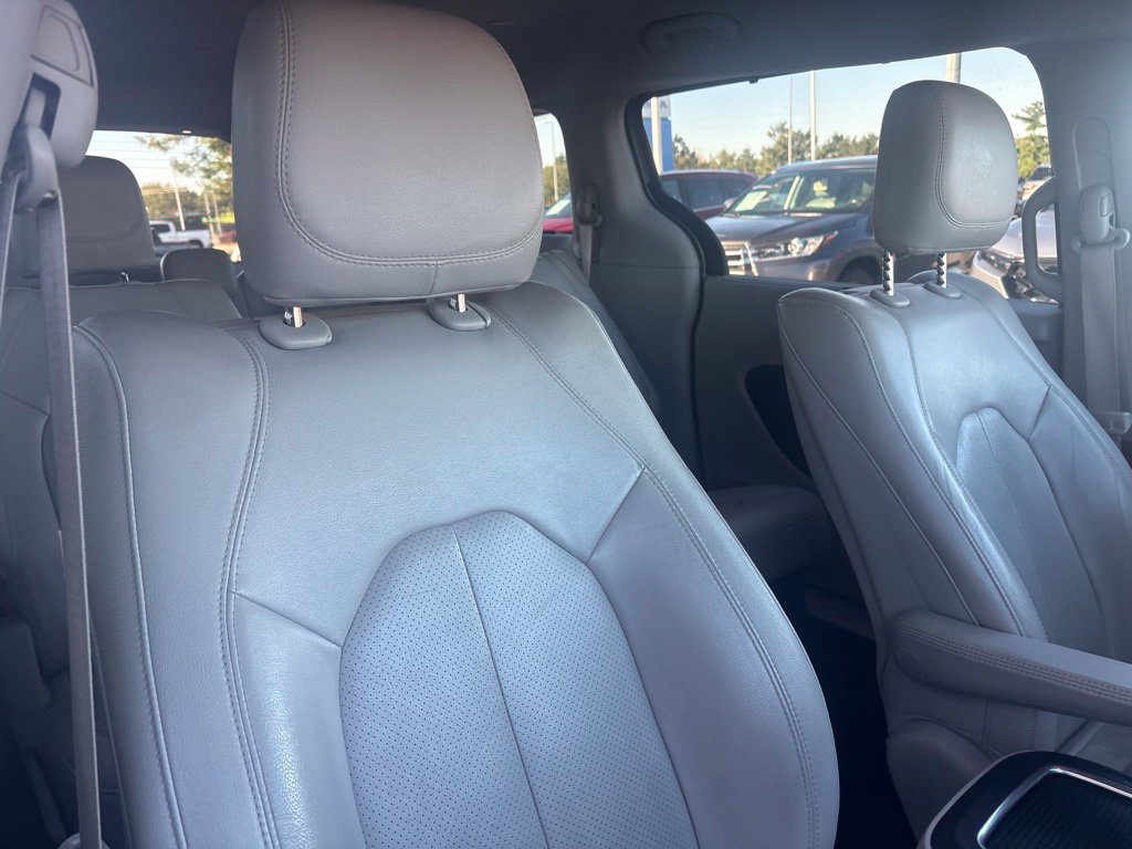 Used 2019 Chrysler Pacifica Touring-L Plus FWD image 28