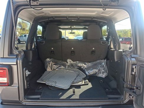 Used 2022 Jeep Wrangler Unlimited Sport image 28
