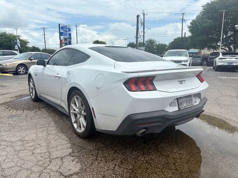 Used 2025 Ford Mustang GT Premium RWD image 3