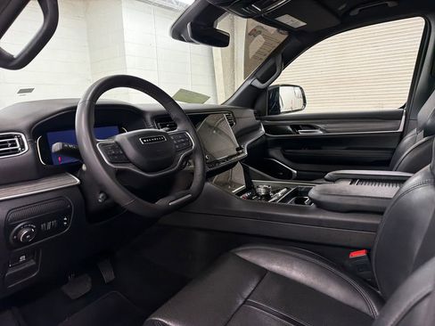 Used 2024 Jeep Wagoneer L Series II w/ Flexible Seating Group AWD/4WD image 6