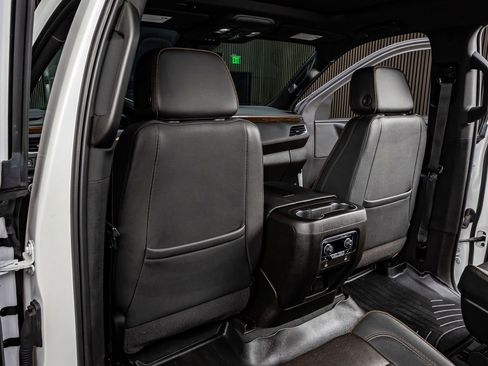 Used 2023 Chevrolet Suburban High Country image 35