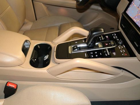 Used 2020 Porsche Cayenne image 37