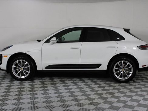 Used 2025 Porsche Macan image 2