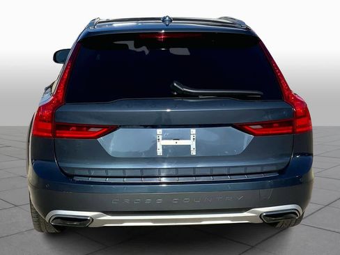 Used 2020 Volvo V90 T6 Cross Country image 4