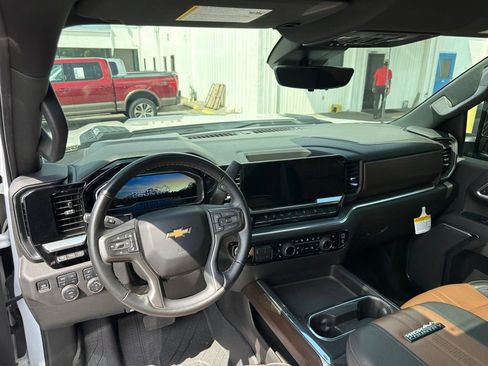 Used 2025 Chevrolet Silverado 2500 High Country w/ High Country Premium Package AWD/4WD image 20