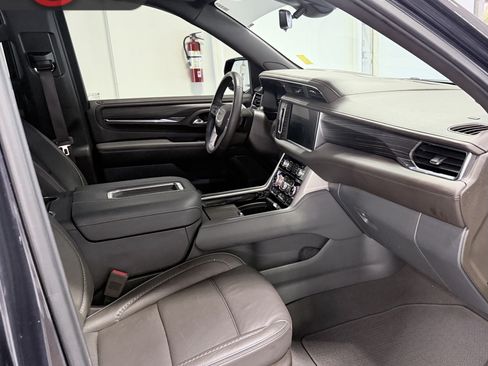 Used 2023 GMC Yukon XL Denali w/ Denali Reserve Package RWD image 17