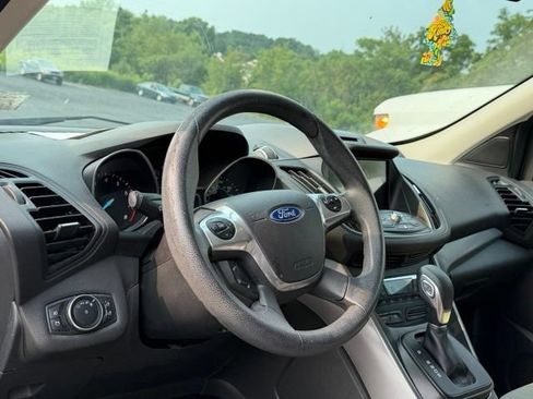 Used 2016 Ford Escape SE w/ Equipment Group 201A AWD/4WD image 3