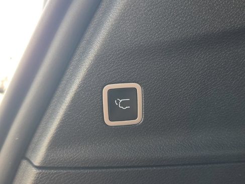 Used 2025 Chrysler Pacifica Select FWD image 20