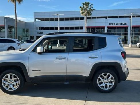 Used 2018 Jeep Renegade Latitude w/ UConnect 8.4 Nav Group image 3