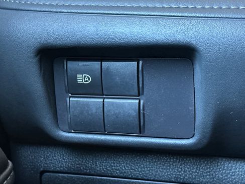 Used 2022 Toyota Highlander L AWD/4WD image 30