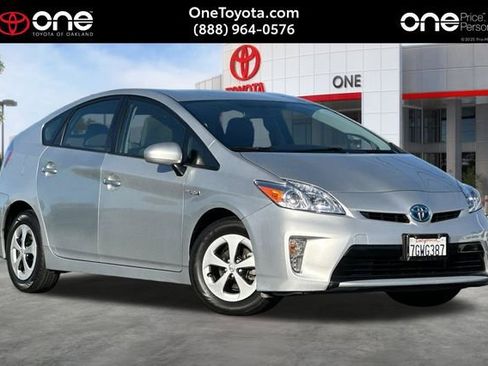 Used 2014 Toyota Prius Two image 1