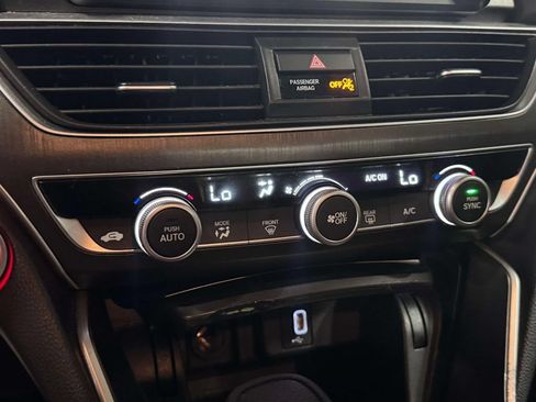Certified 2019 Honda Accord LX image 9