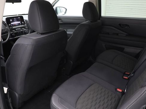 Used 2024 Nissan Pathfinder S image 11