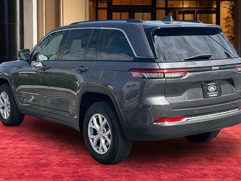 Used 2022 Jeep Grand Cherokee Limited w/ Trailer Tow Prep Group (B) RWD image 11