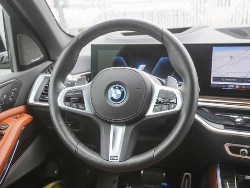 Used 2025 BMW X5 xDrive50e w/ Executive Package image 12