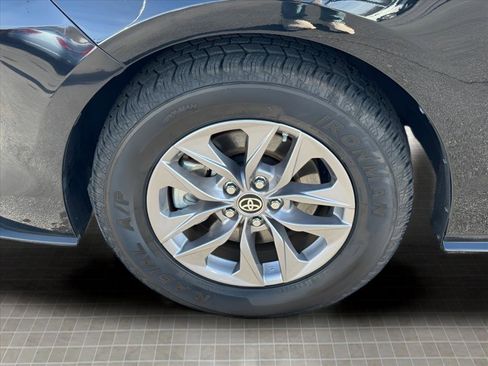 Used 2024 Toyota Sienna XLE image 14