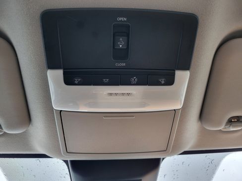 Used 2024 Nissan Sentra SV w/ SV Premium Package image 30