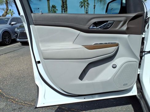 Used 2023 GMC Acadia SLE w/ Driver Convenience Package image 19