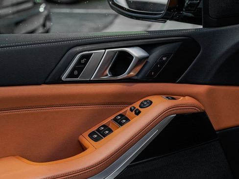 Used 2022 BMW X5 xDrive45e w/ M Sport Package image 9