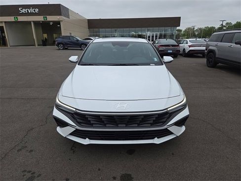 New 2025 Hyundai Elantra Limited image 3