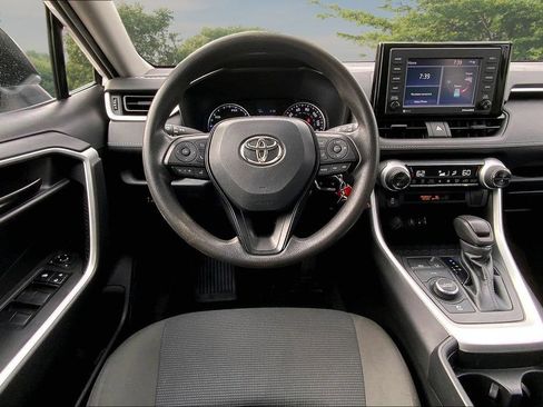 Used 2021 Toyota RAV4 LE AWD/4WD image 8
