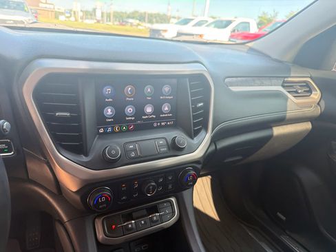 Used 2021 GMC Acadia Denali w/ Denali Technology Package FWD image 19
