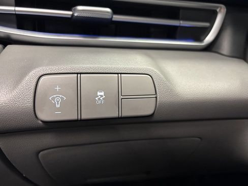 Used 2025 Hyundai Elantra SEL image 26