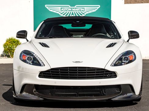 Used 2018 Aston Martin Vanquish S RWD image 7