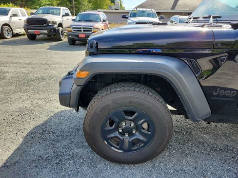 Used 2022 Jeep Wrangler Sport AWD/4WD image 10