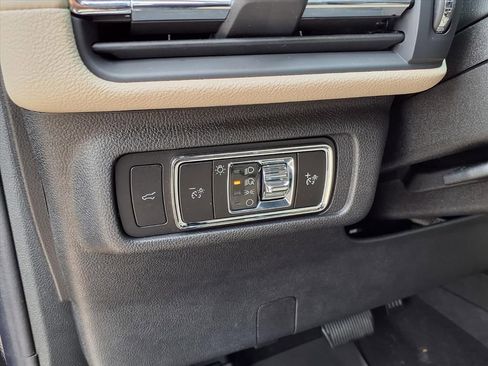 Certified 2025 Lincoln Corsair FWD image 22