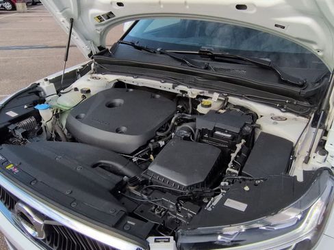 Used 2022 Volvo XC40 T5 Momentum AWD/4WD image 14