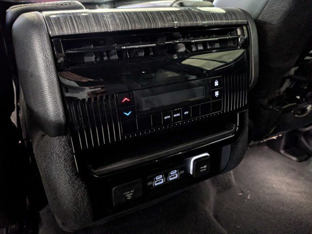 Used 2022 Jeep Wagoneer Series II AWD/4WD image 15