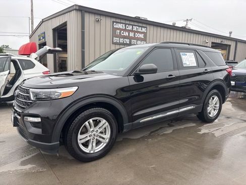 Used 2023 Ford Explorer XLT w/ Equipment Group 202A AWD/4WD image 3