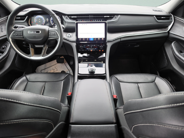 Used 2023 Jeep Grand Cherokee Limited w/ Luxury Tech Group II RWD image 19