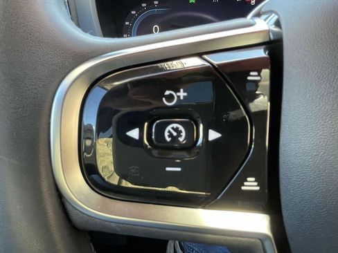 Used 2024 Volvo XC60 B5 Plus image 23