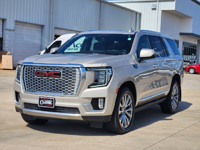 Used 2022 GMC Yukon Denali w/ Advanced Technology Package AWD/4WD image 3