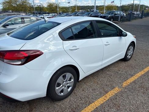 Used 2018 Kia Forte LX FWD image 4