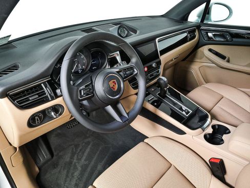 Certified 2026 Porsche Macan Turbo AWD/4WD image 4
