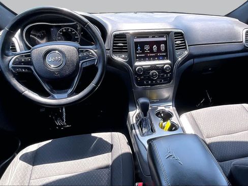 Used 2018 Jeep Grand Cherokee Laredo AWD/4WD image 15