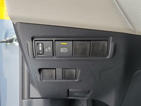Used 2024 Toyota Corolla Cross L FWD image 32