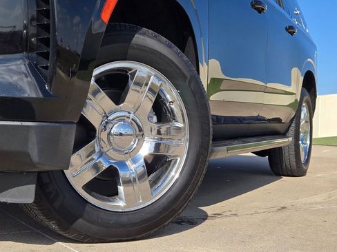 Used 2022 Chevrolet Suburban LT w/ Luxury Package image 8