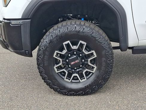 Used 2024 GMC Sierra 2500 AT4X AWD/4WD image 8