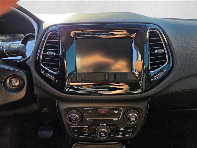 Used 2018 Jeep Compass Latitude w/ Popular Equipment Group FWD image 14