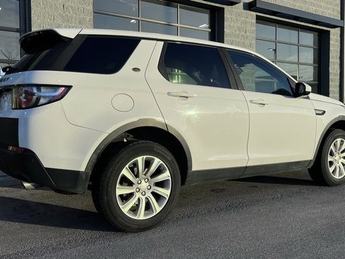 Used 2019 Land Rover Discovery Sport SE image 8